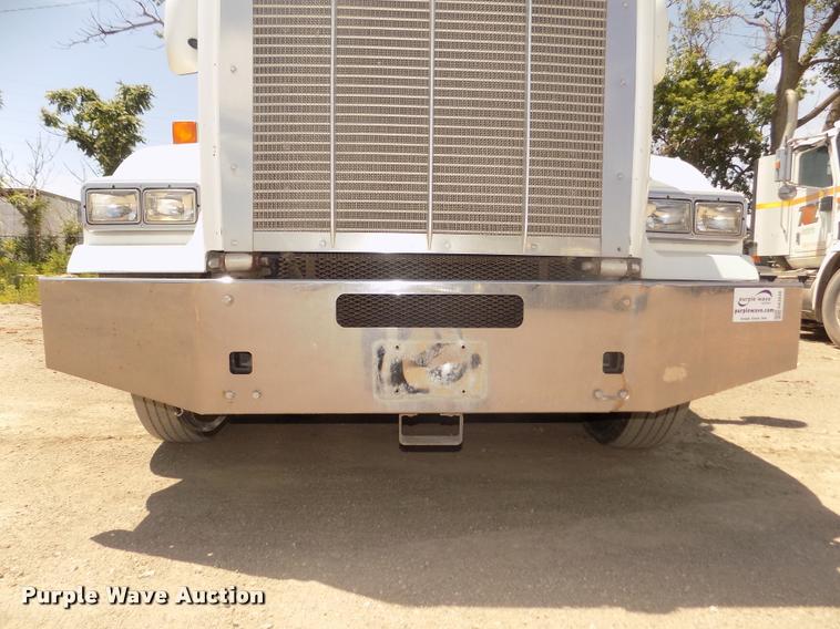 image for item DA3030 2005 Kenworth T800 semi truck