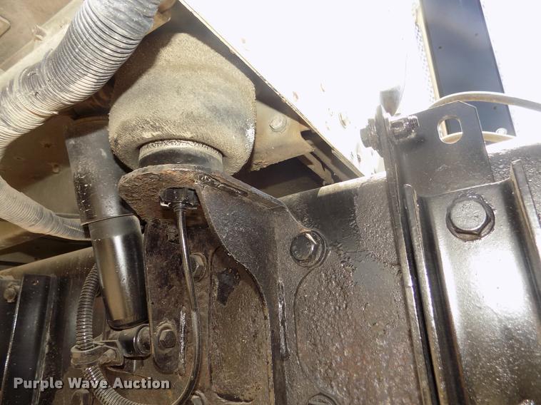 image for item DA3030 2005 Kenworth T800 semi truck