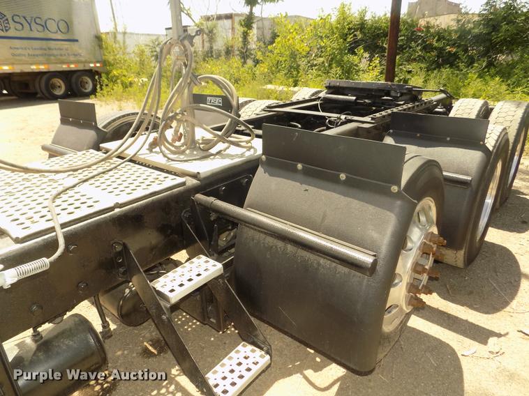 image for item DA3030 2005 Kenworth T800 semi truck