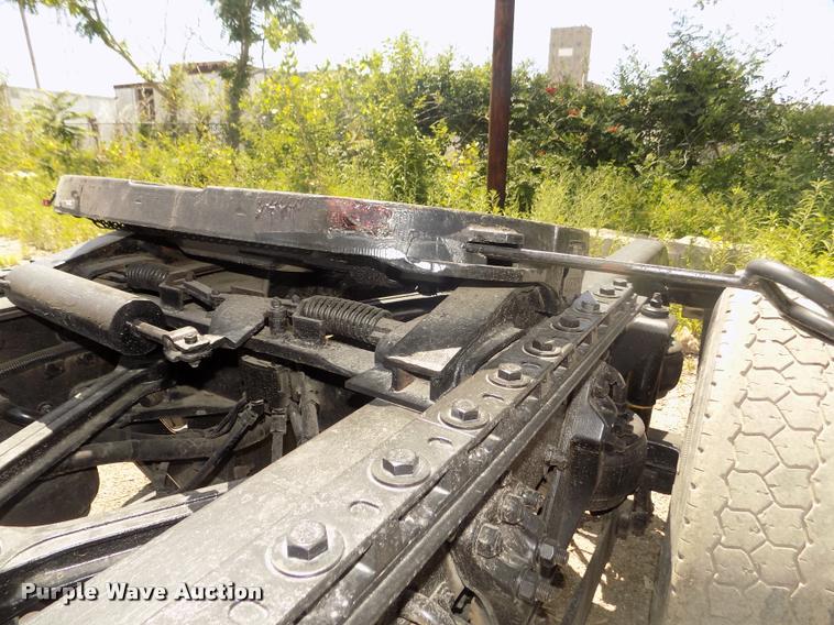 image for item DA3030 2005 Kenworth T800 semi truck