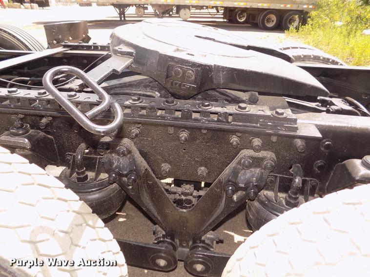 image for item DA3030 2005 Kenworth T800 semi truck