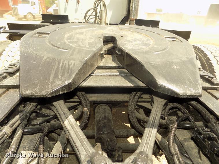 image for item DA3030 2005 Kenworth T800 semi truck