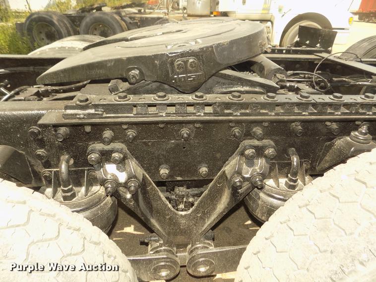 image for item DA3030 2005 Kenworth T800 semi truck