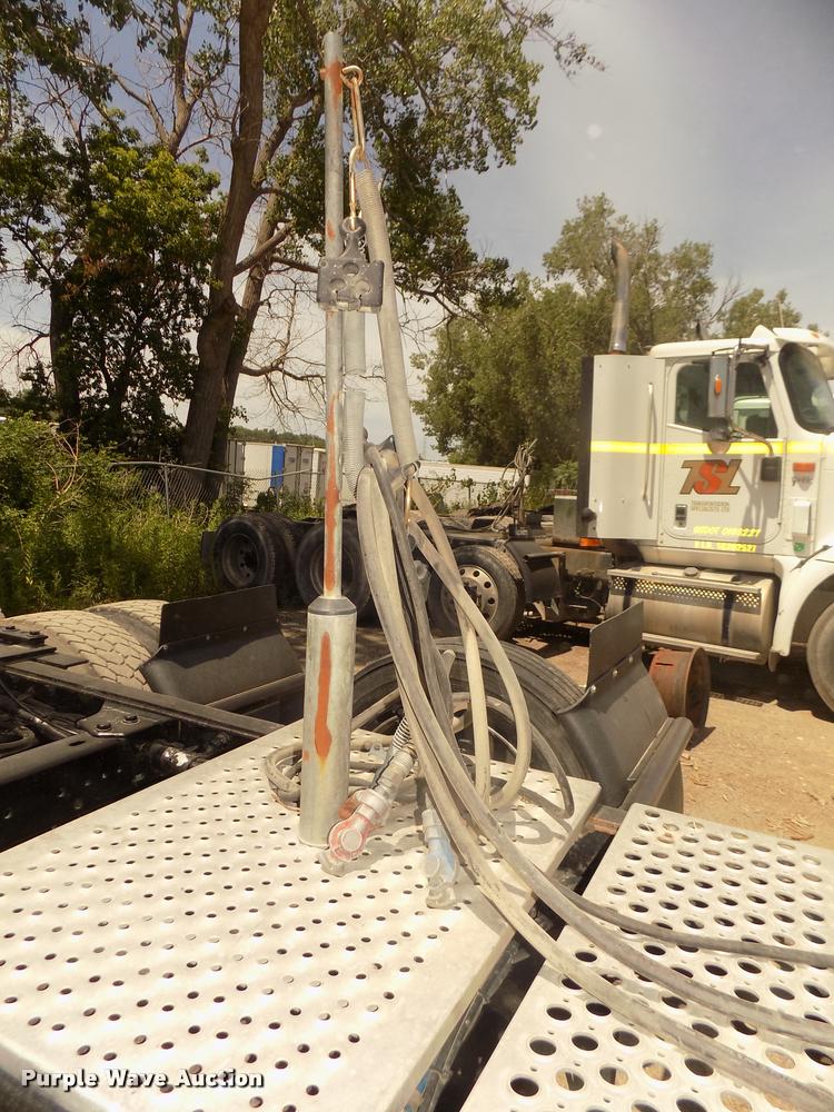 image for item DA3030 2005 Kenworth T800 semi truck