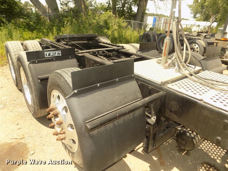 image for item DA3030 2005 Kenworth T800 semi truck