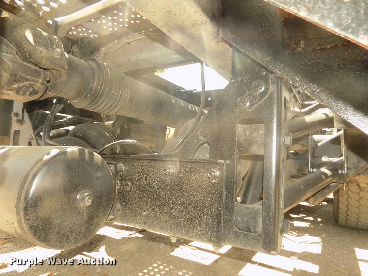 image for item DA3030 2005 Kenworth T800 semi truck