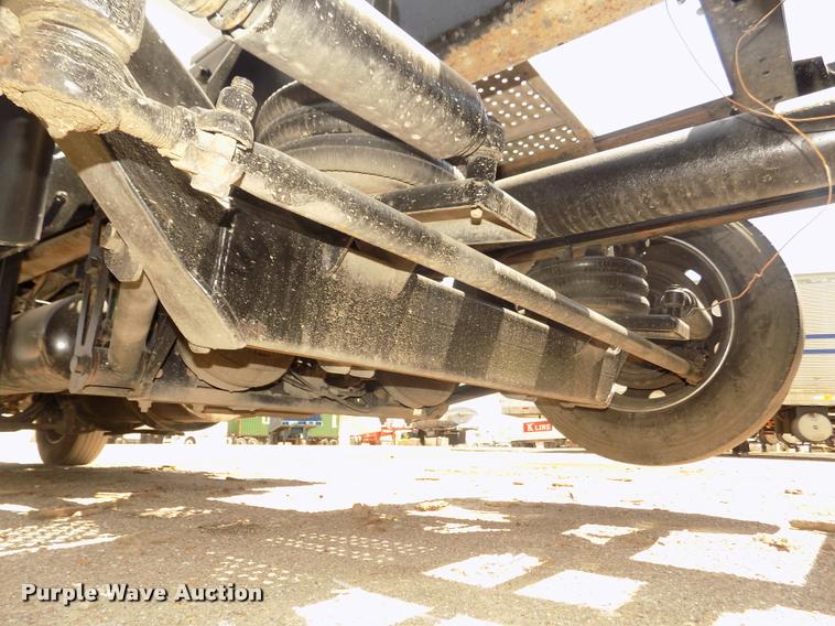 image for item DA3030 2005 Kenworth T800 semi truck