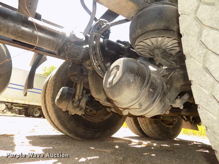 image for item DA3030 2005 Kenworth T800 semi truck