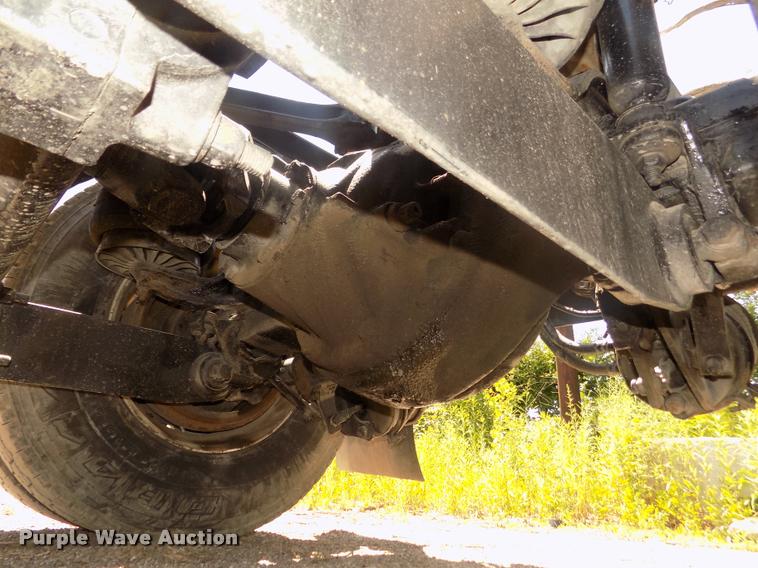 image for item DA3030 2005 Kenworth T800 semi truck