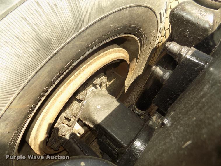 image for item DA3030 2005 Kenworth T800 semi truck