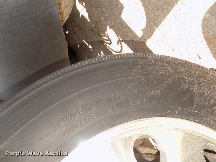 image for item DA3030 2005 Kenworth T800 semi truck