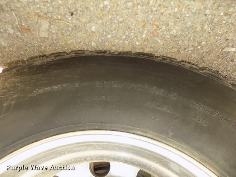 image for item DA3030 2005 Kenworth T800 semi truck