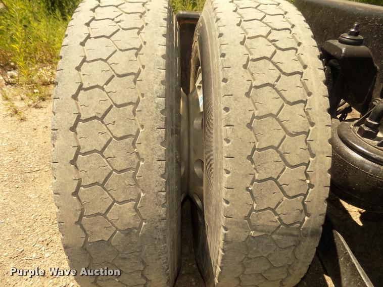 image for item DA3030 2005 Kenworth T800 semi truck