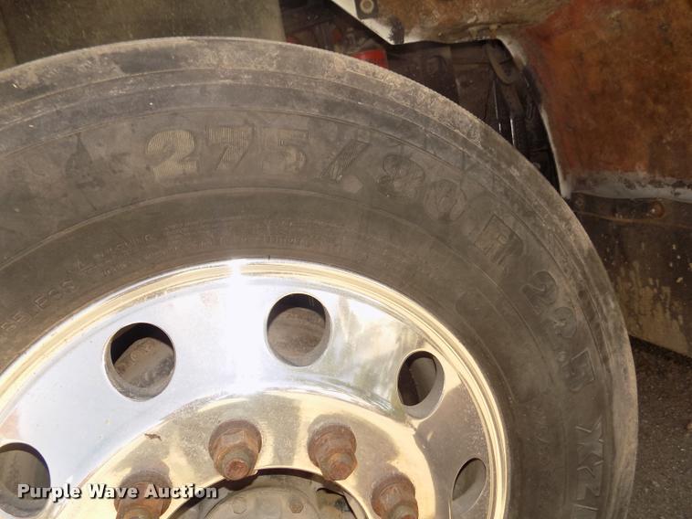 image for item DA3030 2005 Kenworth T800 semi truck