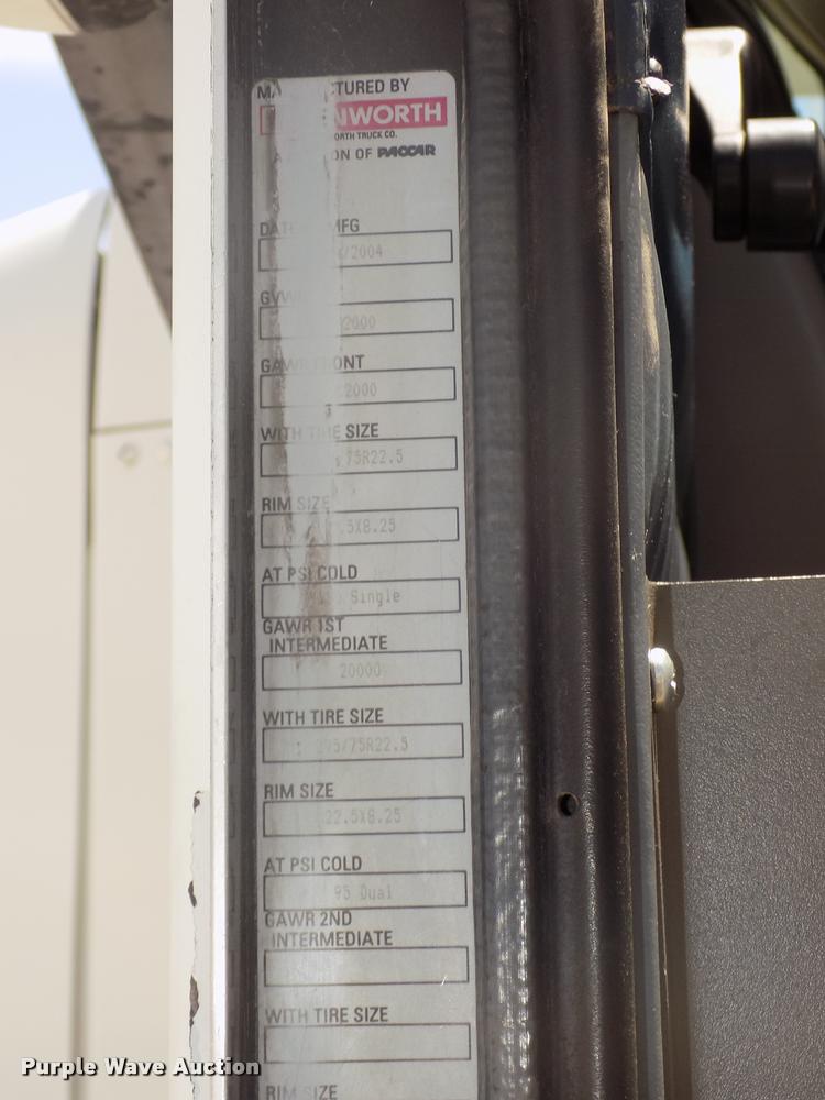 image for item DA3030 2005 Kenworth T800 semi truck