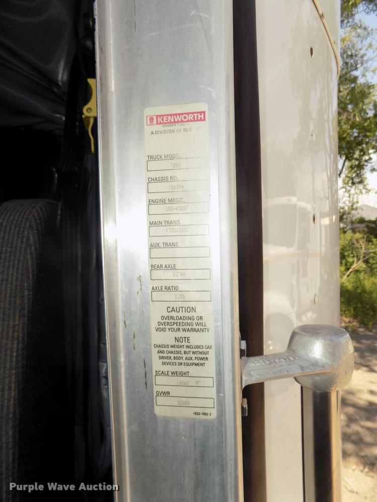 image for item DA3030 2005 Kenworth T800 semi truck