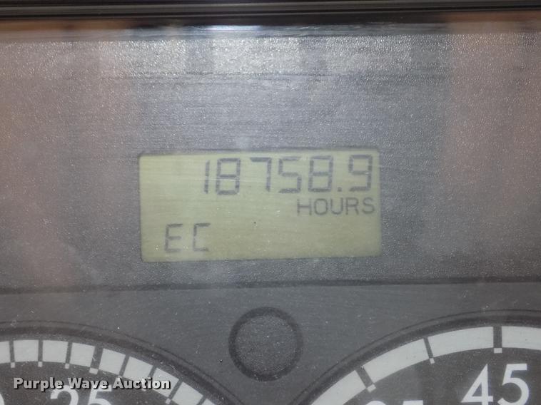 image for item DA3031 2004 Freightliner Columbia semi truck