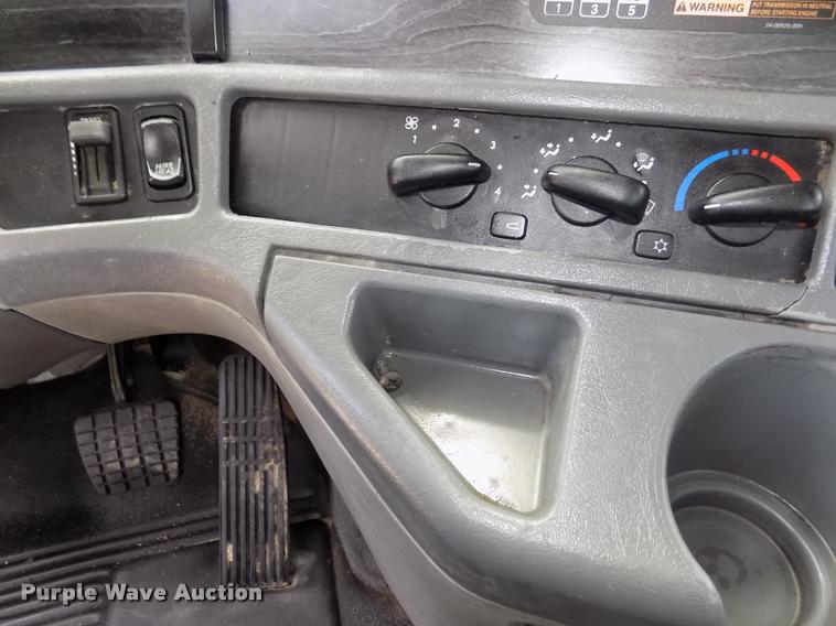 image for item DA3031 2004 Freightliner Columbia semi truck