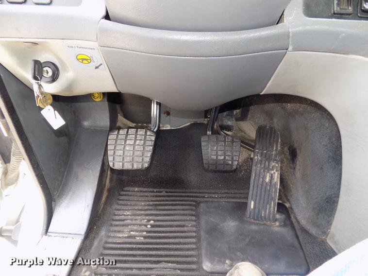 image for item DA3031 2004 Freightliner Columbia semi truck