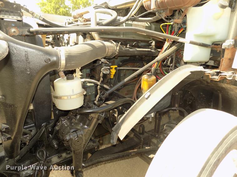 image for item DA3031 2004 Freightliner Columbia semi truck