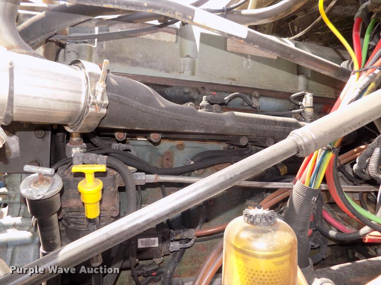 image for item DA3031 2004 Freightliner Columbia semi truck