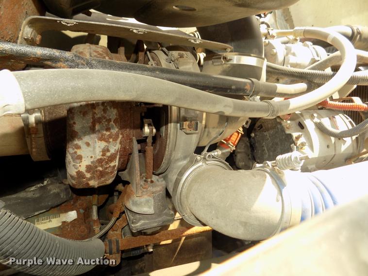 image for item DA3031 2004 Freightliner Columbia semi truck