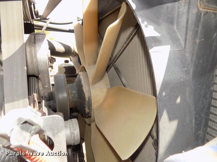 image for item DA3031 2004 Freightliner Columbia semi truck