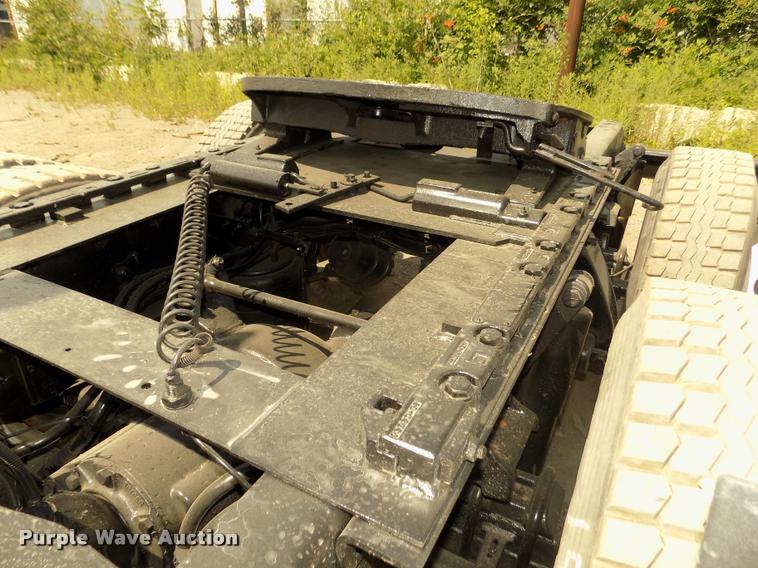 image for item DA3031 2004 Freightliner Columbia semi truck