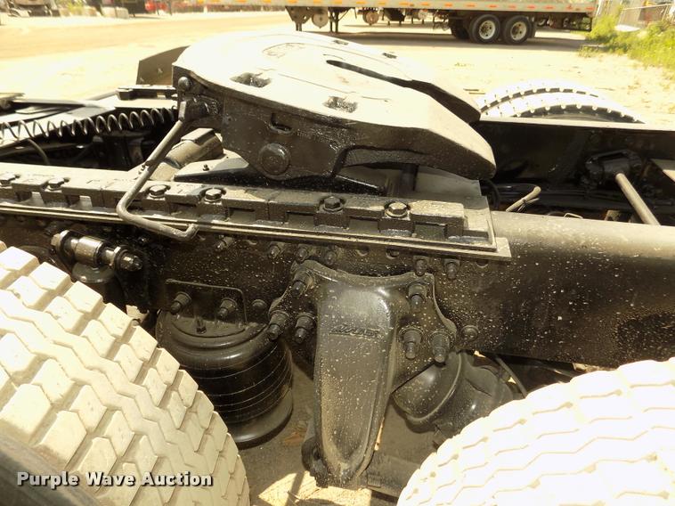 image for item DA3031 2004 Freightliner Columbia semi truck