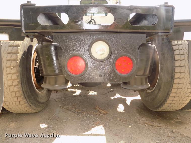 image for item DA3031 2004 Freightliner Columbia semi truck