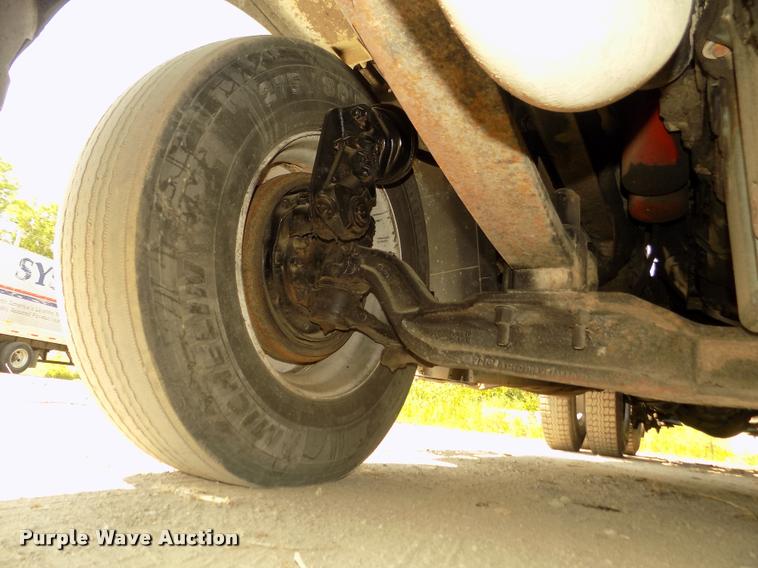 image for item DA3031 2004 Freightliner Columbia semi truck