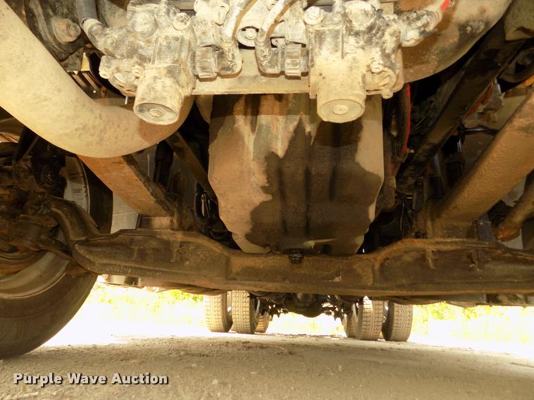 image for item DA3031 2004 Freightliner Columbia semi truck