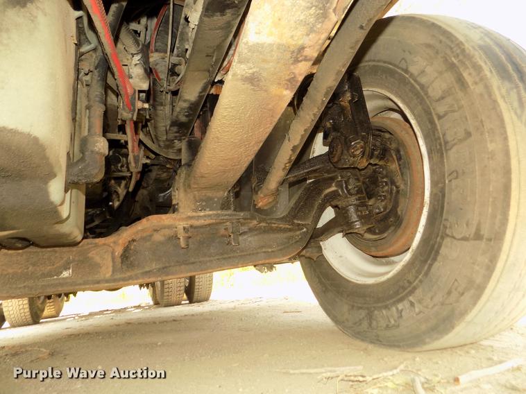 image for item DA3031 2004 Freightliner Columbia semi truck