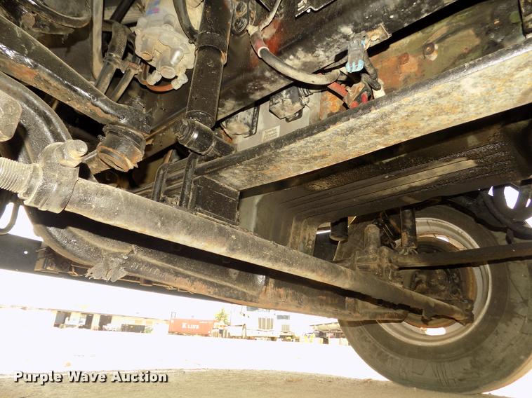 image for item DA3031 2004 Freightliner Columbia semi truck