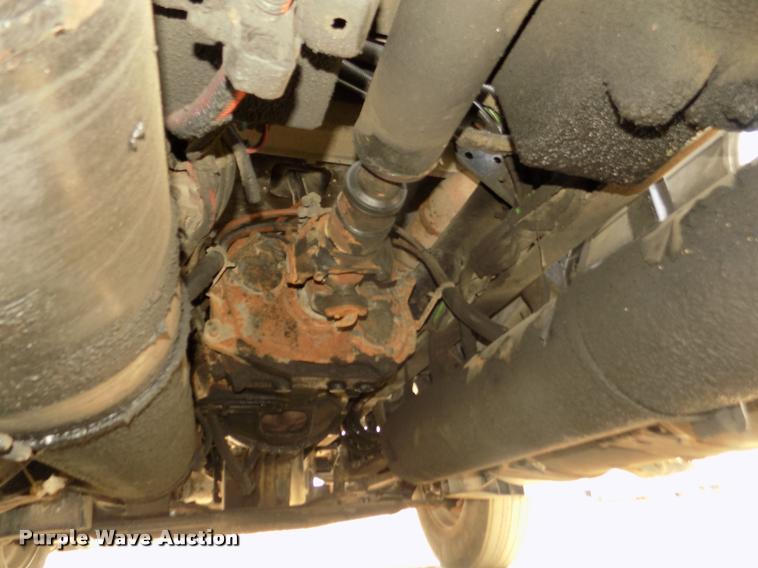 image for item DA3031 2004 Freightliner Columbia semi truck