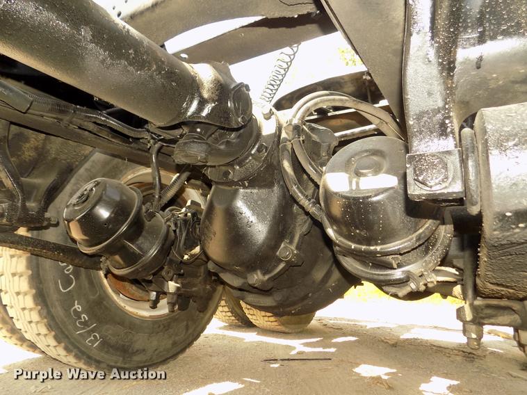 image for item DA3031 2004 Freightliner Columbia semi truck