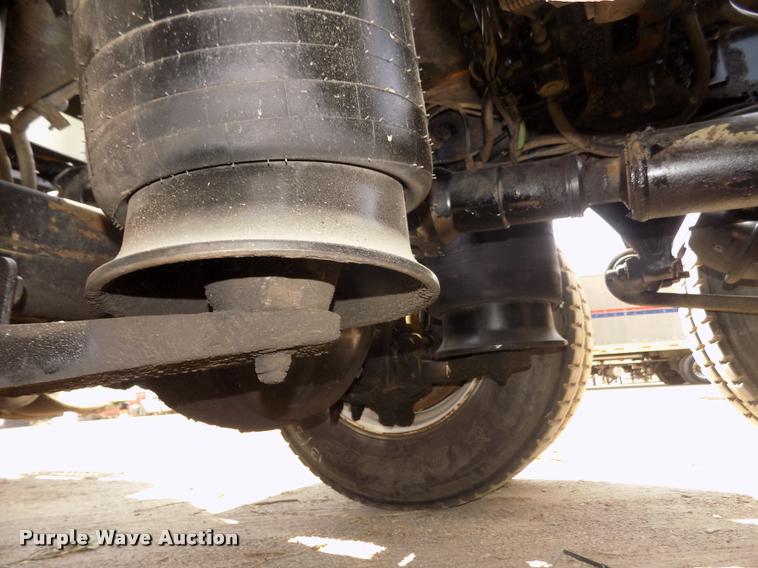 image for item DA3031 2004 Freightliner Columbia semi truck