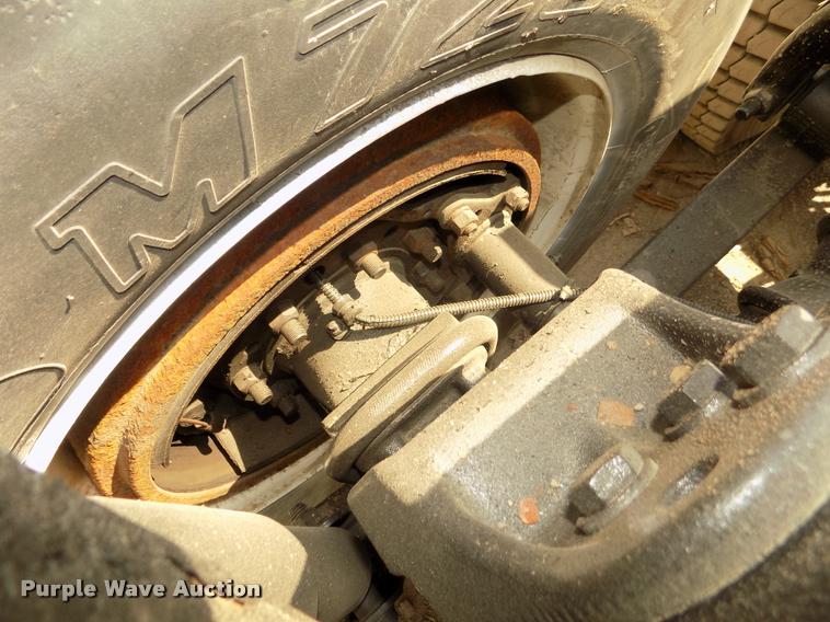 image for item DA3031 2004 Freightliner Columbia semi truck