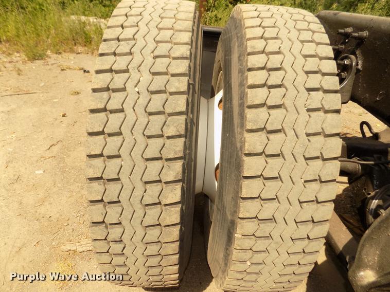 image for item DA3031 2004 Freightliner Columbia semi truck