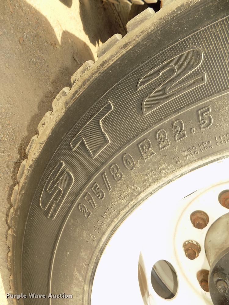 image for item DA3031 2004 Freightliner Columbia semi truck