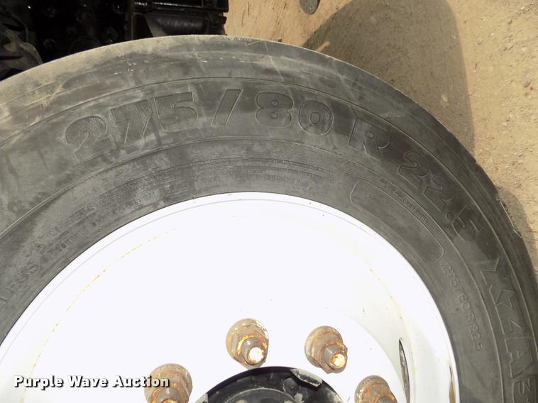 image for item DA3031 2004 Freightliner Columbia semi truck