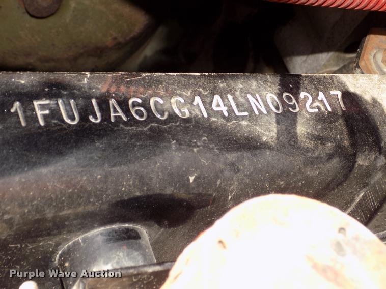 image for item DA3031 2004 Freightliner Columbia semi truck