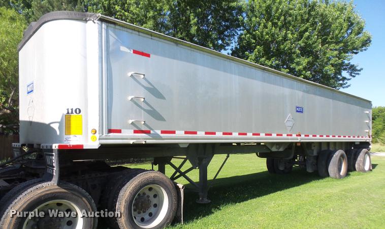 image for item DA6426 2010 Mate end dump trailer