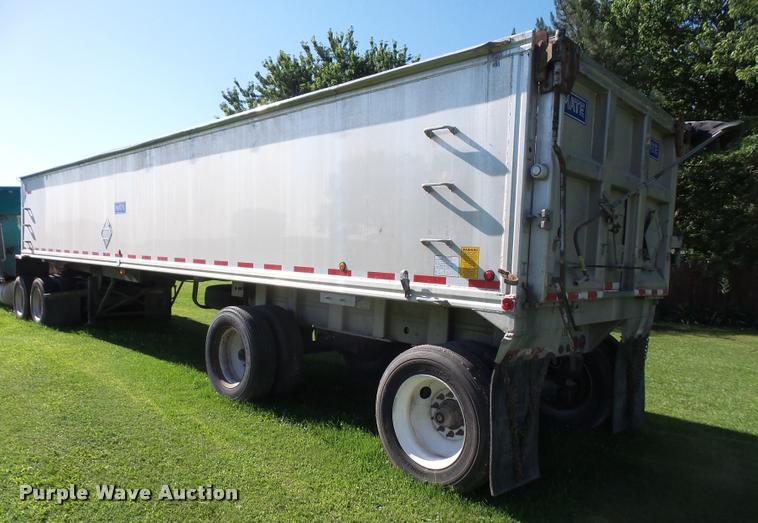 image for item DA6426 2010 Mate end dump trailer