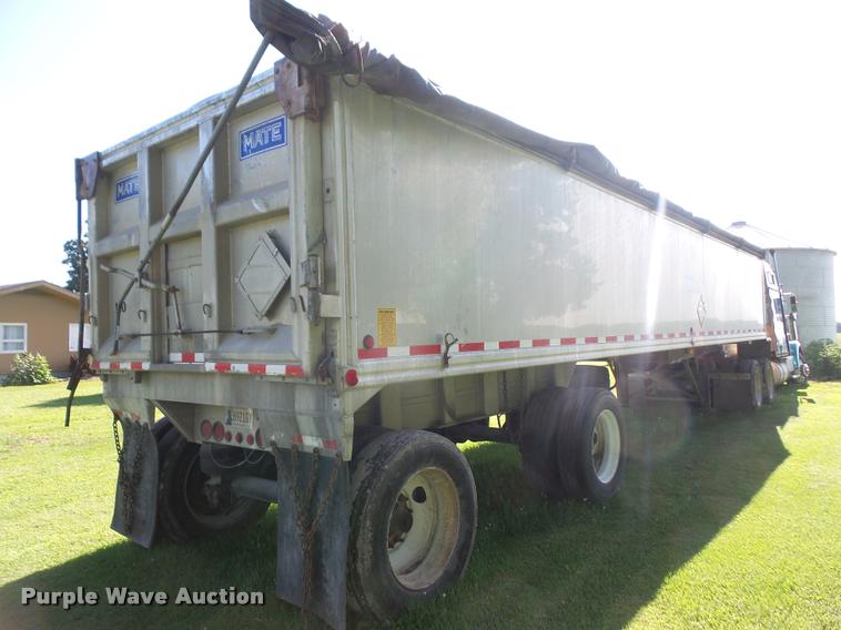 image for item DA6426 2010 Mate end dump trailer