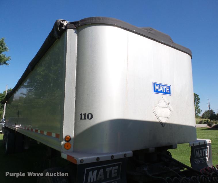 image for item DA6426 2010 Mate end dump trailer