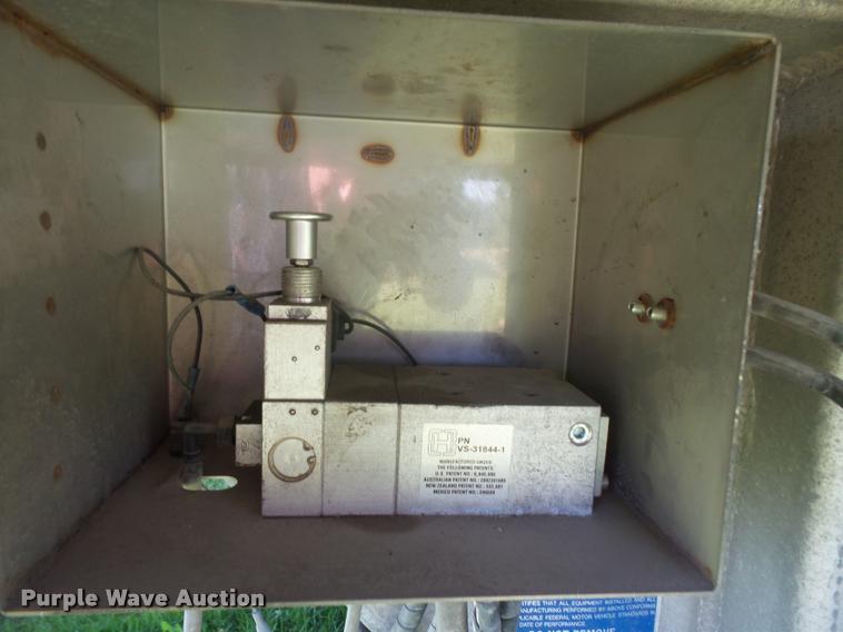 image for item DA6426 2010 Mate end dump trailer
