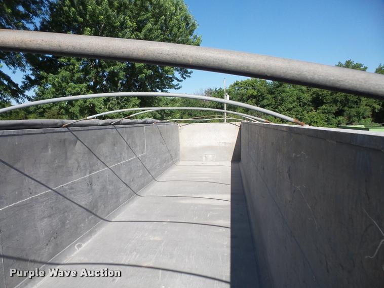 image for item DA6426 2010 Mate end dump trailer