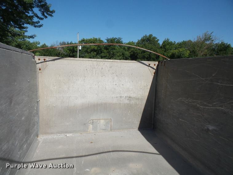 image for item DA6426 2010 Mate end dump trailer