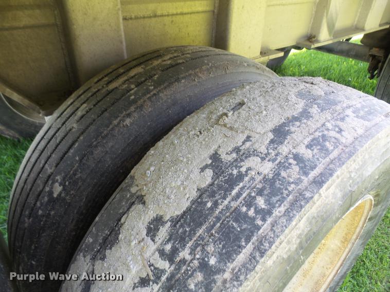 image for item DA6426 2010 Mate end dump trailer